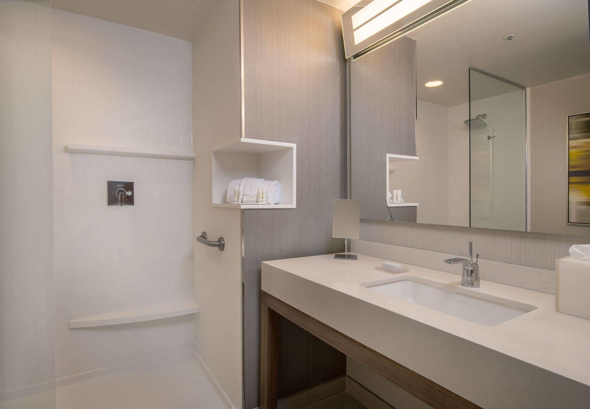 Courtyard By Marriott El Paso East/I-10 Hotell Exteriör bild