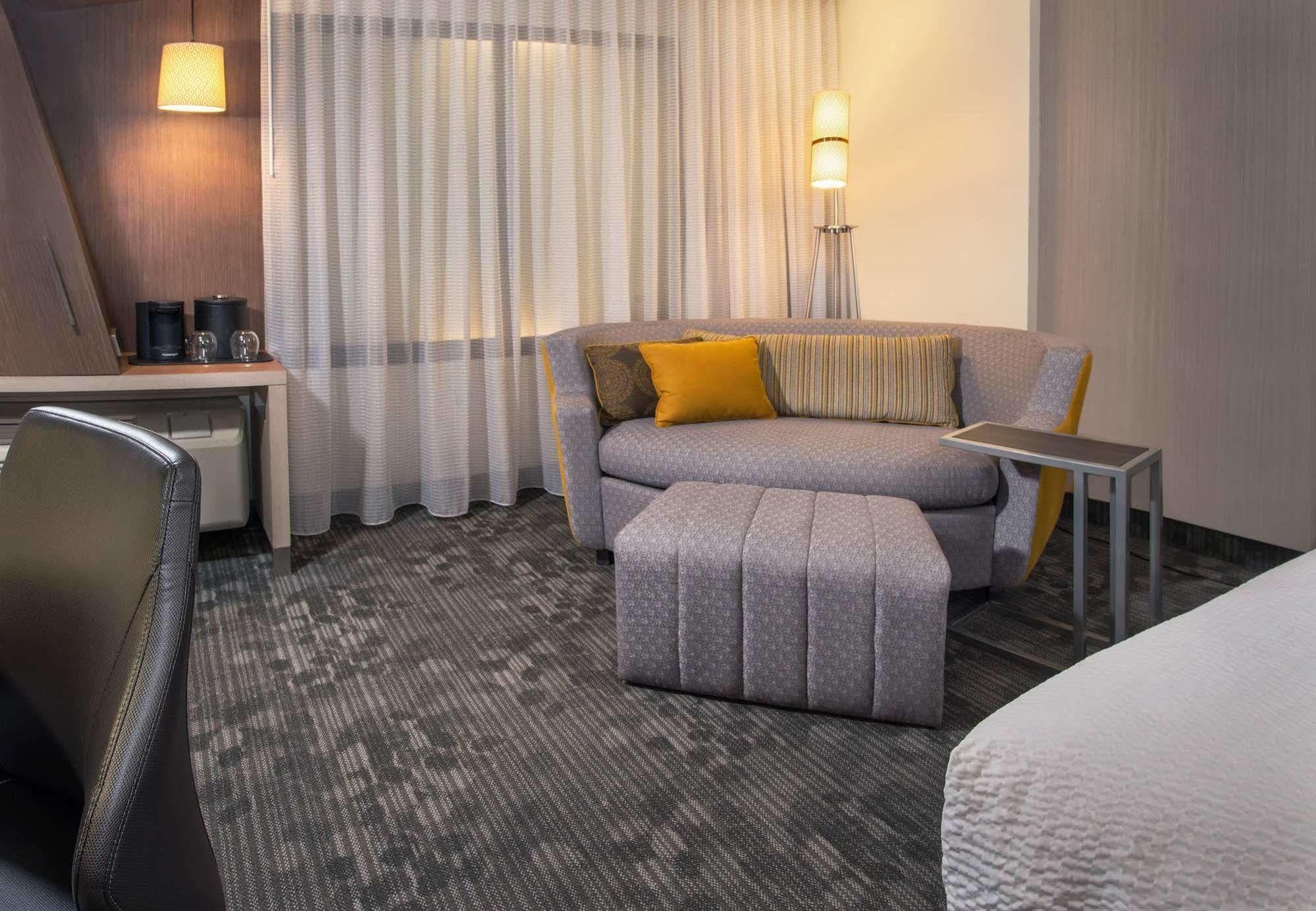 Courtyard By Marriott El Paso East/I-10 Hotell Exteriör bild